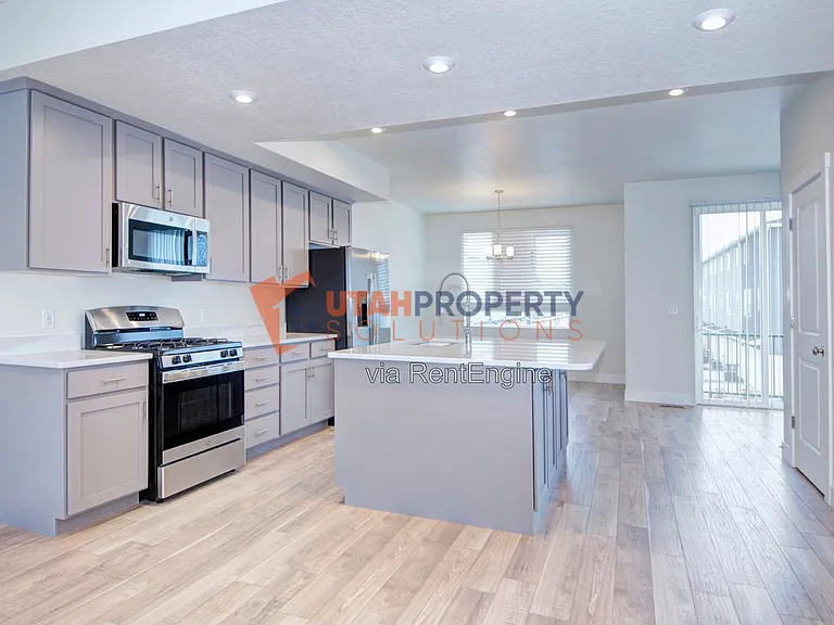388 S 980 W — Photo 7