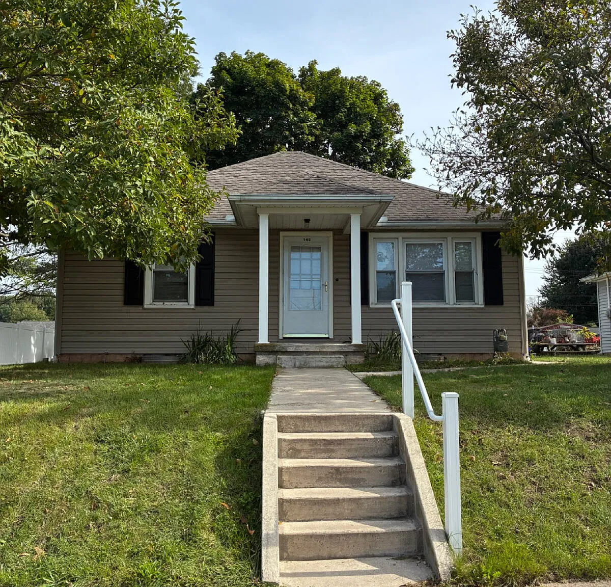 3 bed, 1.0 bath, $1,595 — Photo 1