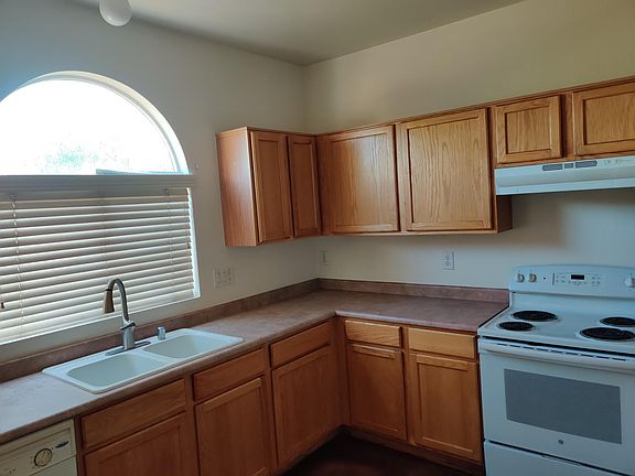 4th image of 8903 W Preston Ln