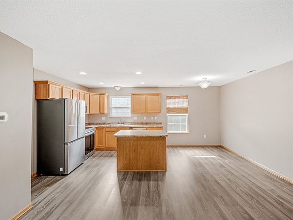 5th image of 1113 Redstone Ln