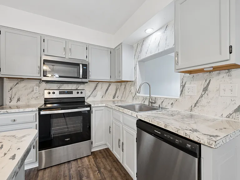 411 Old Oak Pl #1 — Photo 19