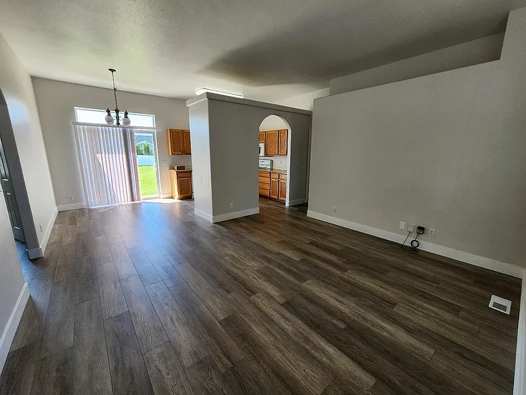 2896 W Elmwood Dr — Photo 4