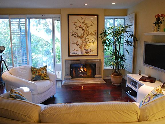 Living Room/Walkout