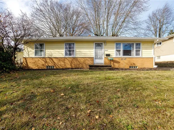 562 Hillman Rd, Akron, OH 44312
