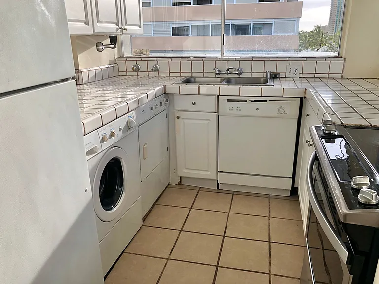 439 Keoniana St #705 — Photo 6