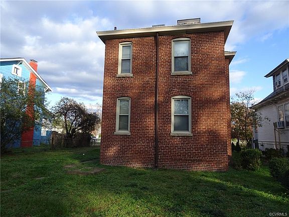 3rd image of 3806 Montrose Ave