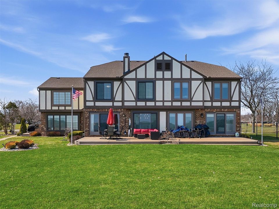 1st image of 102 Lac Sainte Claire Dr