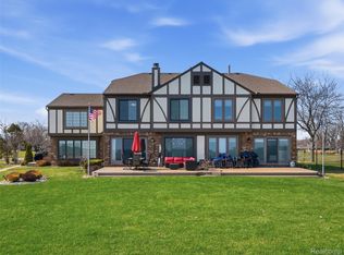 102 Lac Sainte Claire Dr, Saint Clair Shores, MI