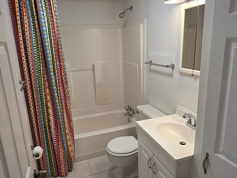 1722 Iris St — Photo 8