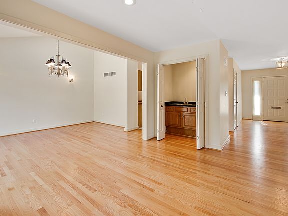 4th image of 5 Briars Ln