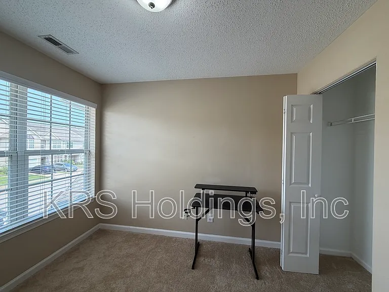 940 Allendale Dr — Photo 6