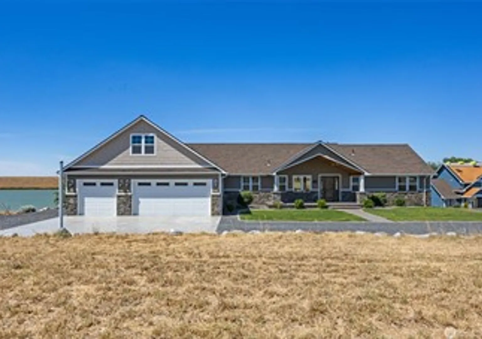 Lakefront Property on 2.5 acres — Photo 4