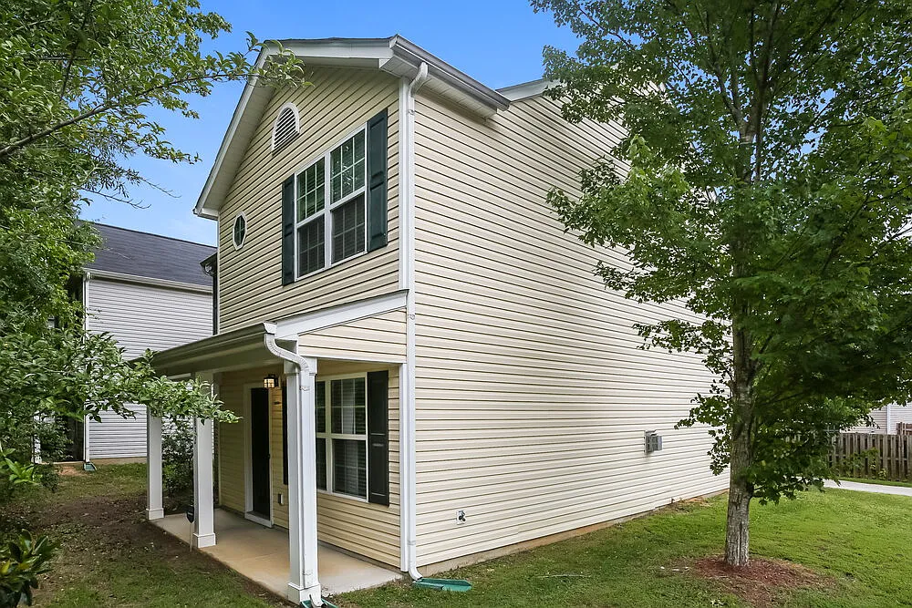 3 bed, 2.5 bath, 1300 sqft, $1,800 — Photo 4