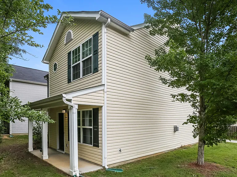 3832 Glory St — Photo 4