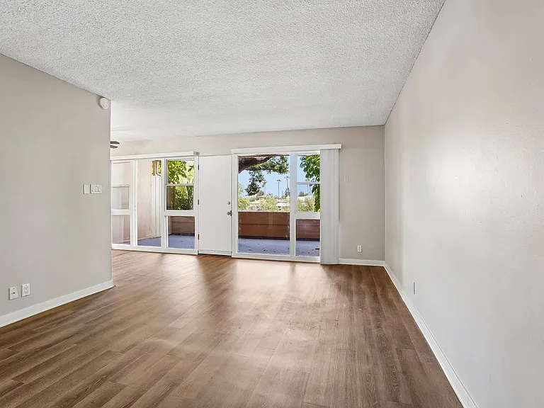 Terraces at South Pasadena Apartments — Photo 15