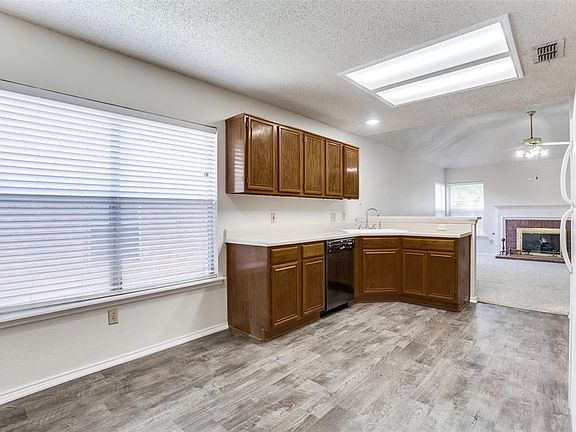 4th image of 610 Nightshade Dr