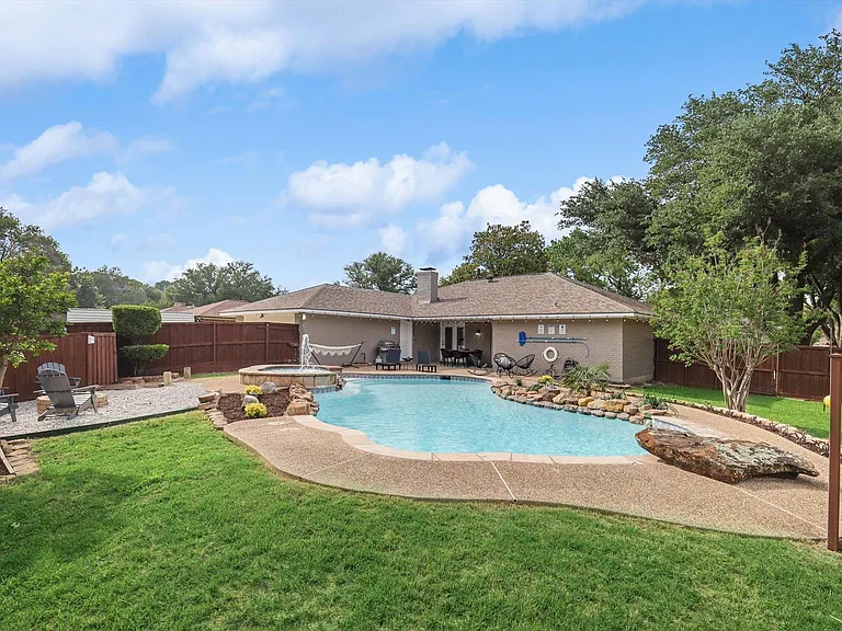 334 Lisa Ln — Photo 44