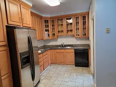 4th image of 627 19th Ave