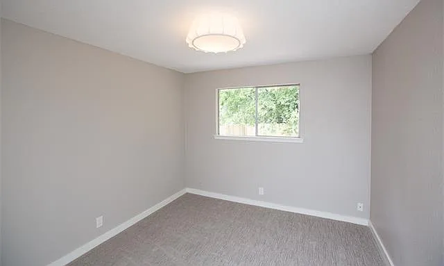 304 S Burnet St — Photo 12
