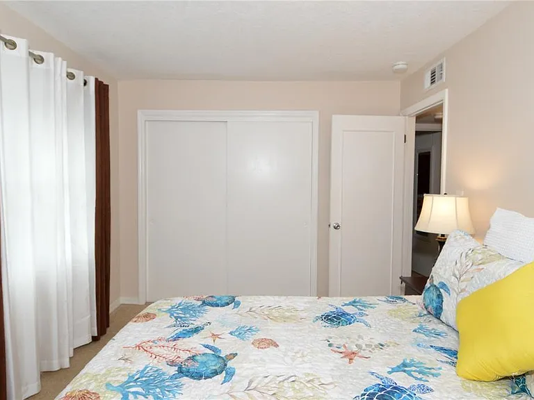 213 Seahorse Dr SE #B — Photo 43