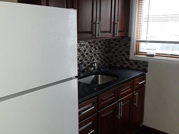 4th image of 2919 Bell Blvd Floor 1