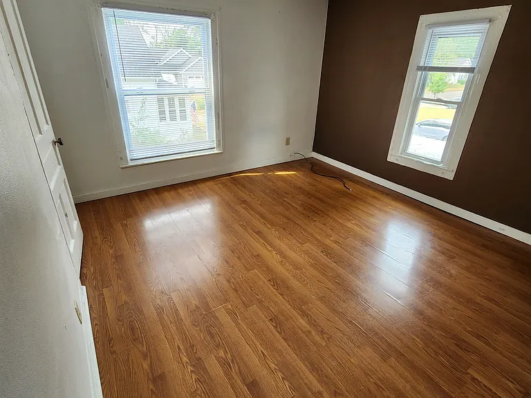 210 Grove St NW #B — Photo 9