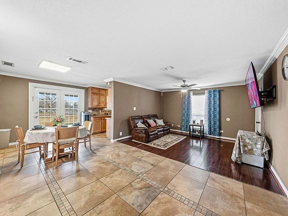 5th image of 1530 Carson Dr