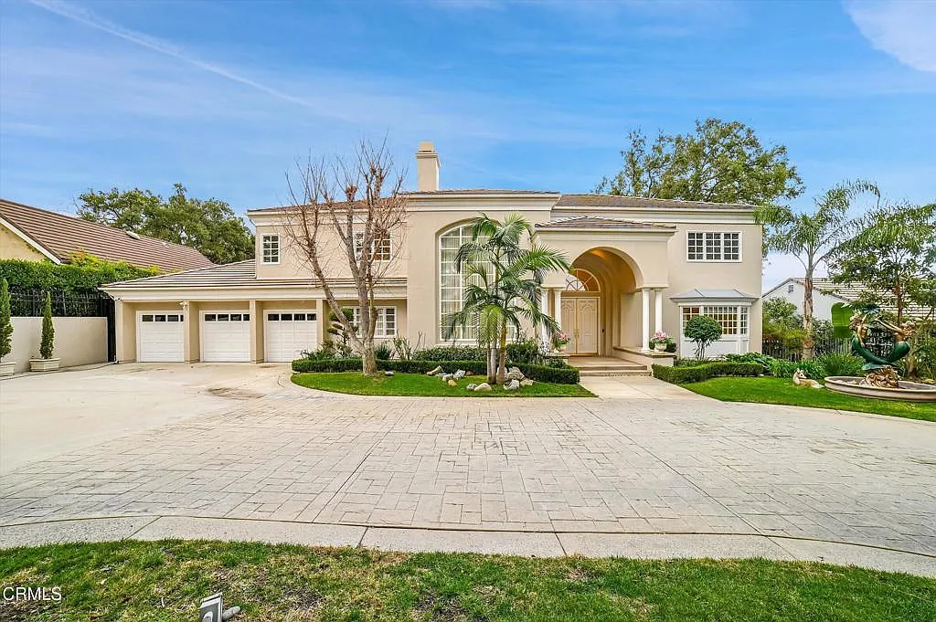 5 bed, 5.5 bath, 4810 sqft, $14,500 — Photo 2