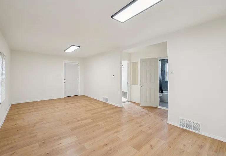 7350 Globe St — Photo 10