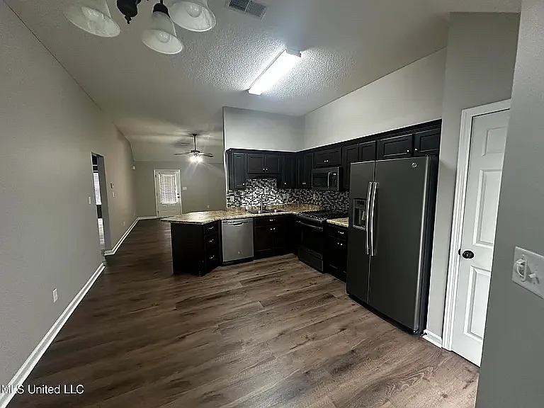 7927 Ridgedale Dr — Photo 4