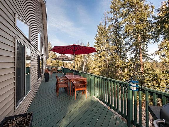 Large deck for entertainment