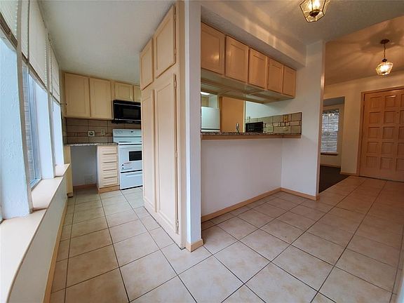 4th image of 8560 Park Ln #73