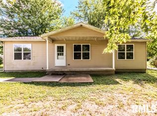725 W Avenue F, Lewistown, IL 61542