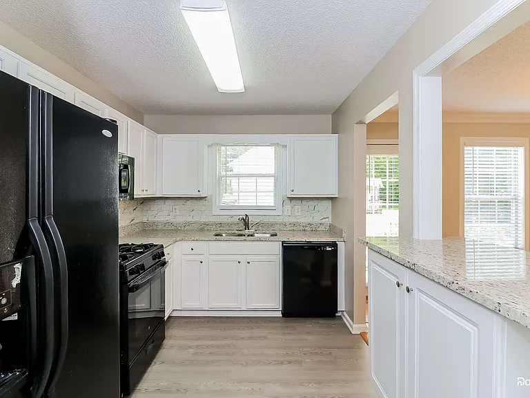 100 Ivy Glen Ct — Photo 3