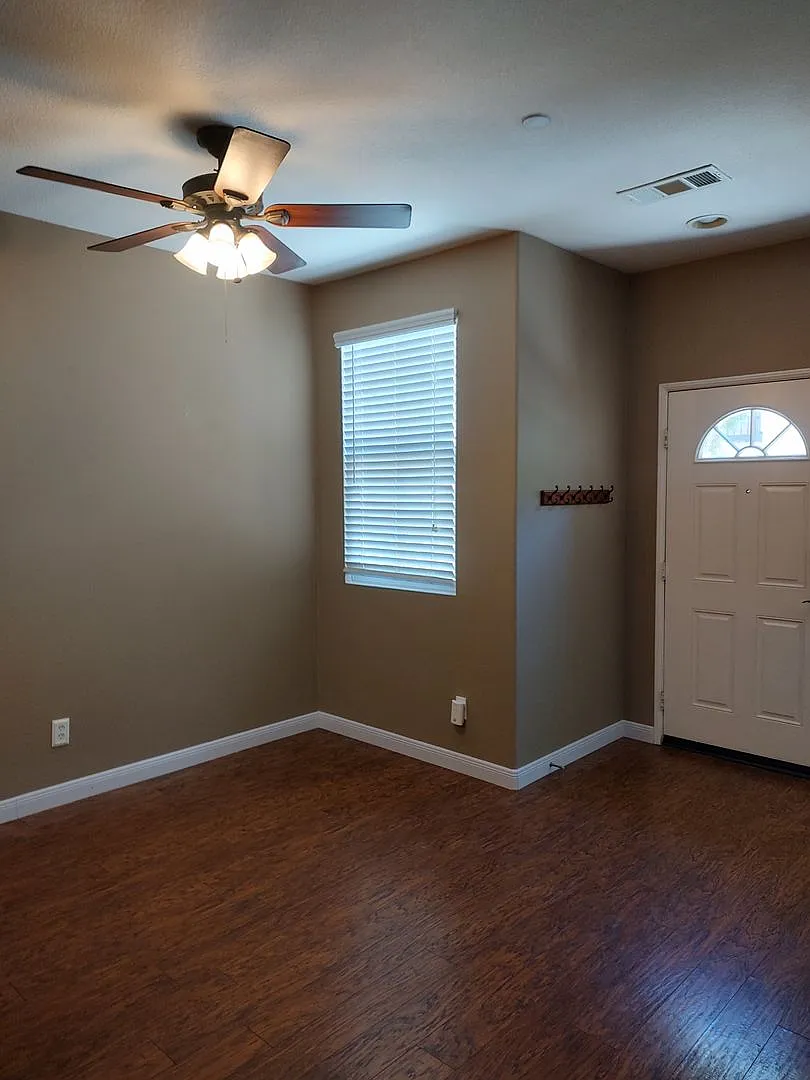 Move-in Ready! 3-Bedroom Skyview Ridge Townhome — Photo 3