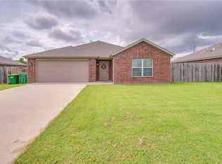 130 Willow Dr, Centerton, AR 72719