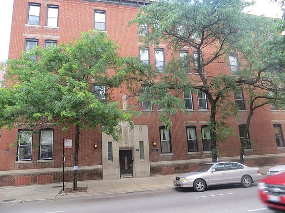 2nd image of 1039 N Lasalle St APT 15