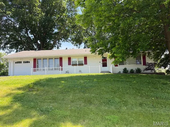 8 Wayne St, Saint Charles, MO 63301