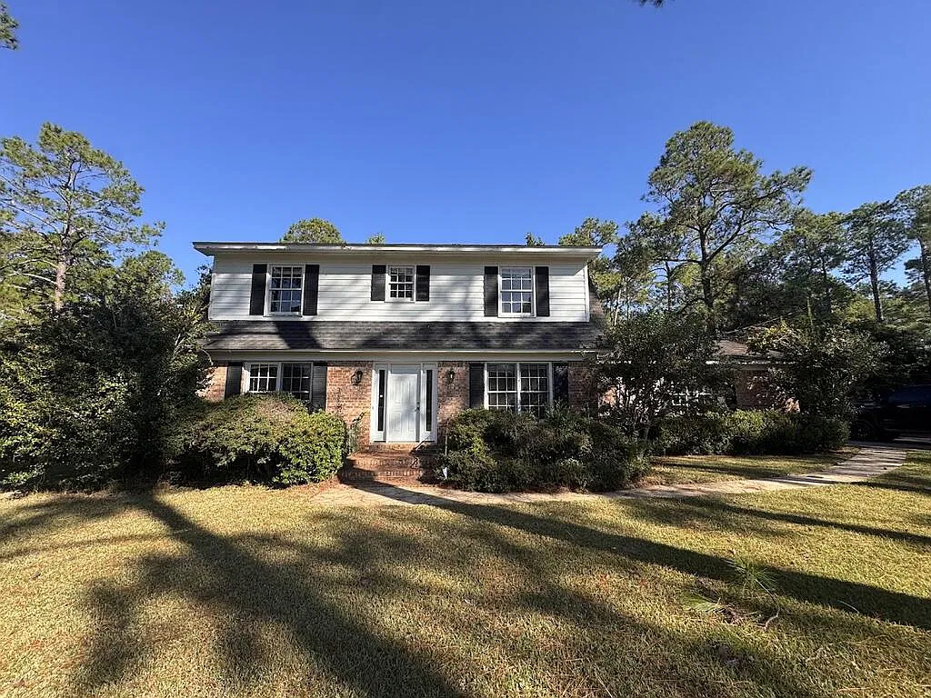 4 bed, 2.5 bath, 2108 sqft, $1,600 — Photo 1
