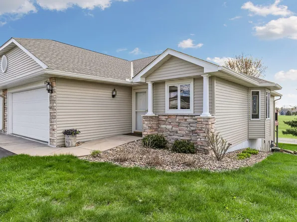 1136 Highpoint Ct, New Richmond, WI 54017