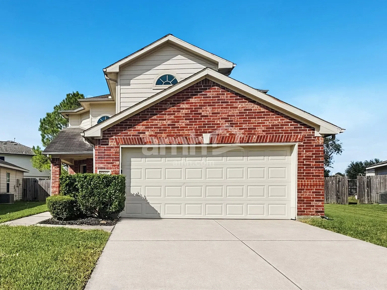 3 bed, 2.0 bath, 1995 sqft, $2,160 — Photo 1