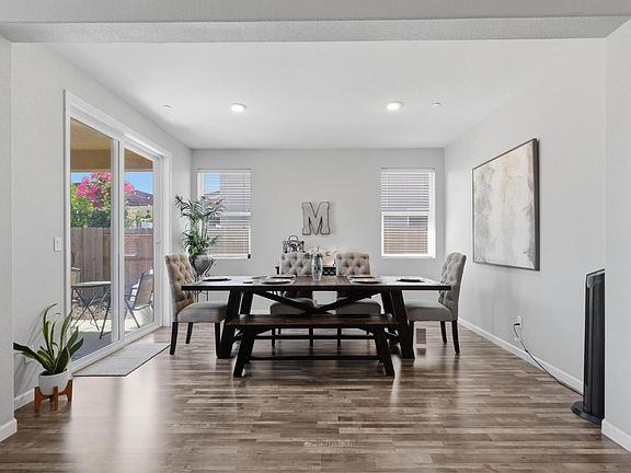 3rd image of 1070 Hacienda Dr