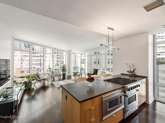 2nd image of 207 E 57th St APT 17A