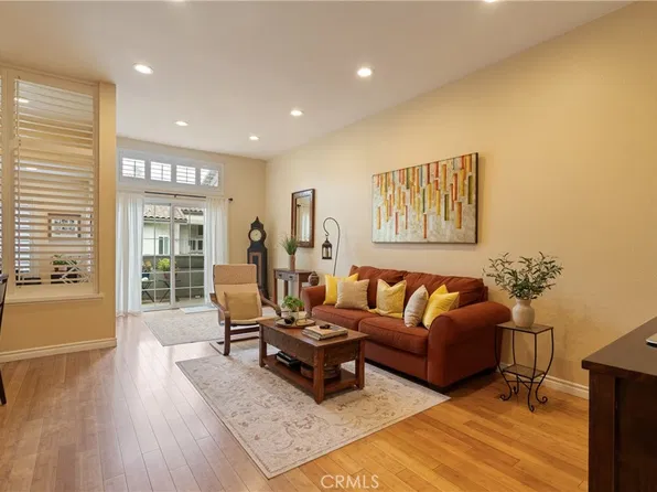 6 Brownfield Ln, Pomona, CA 91766