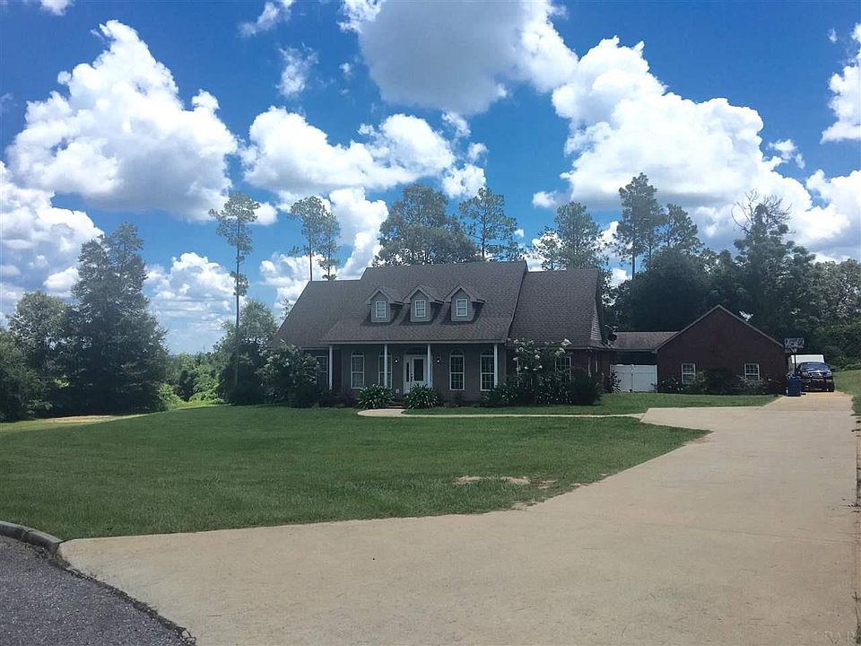 2nd image of 136 Magnolia Loop