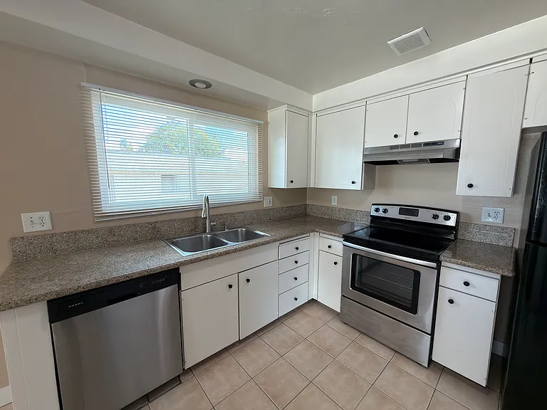 326 W La Veta Ave #C — Photo 7
