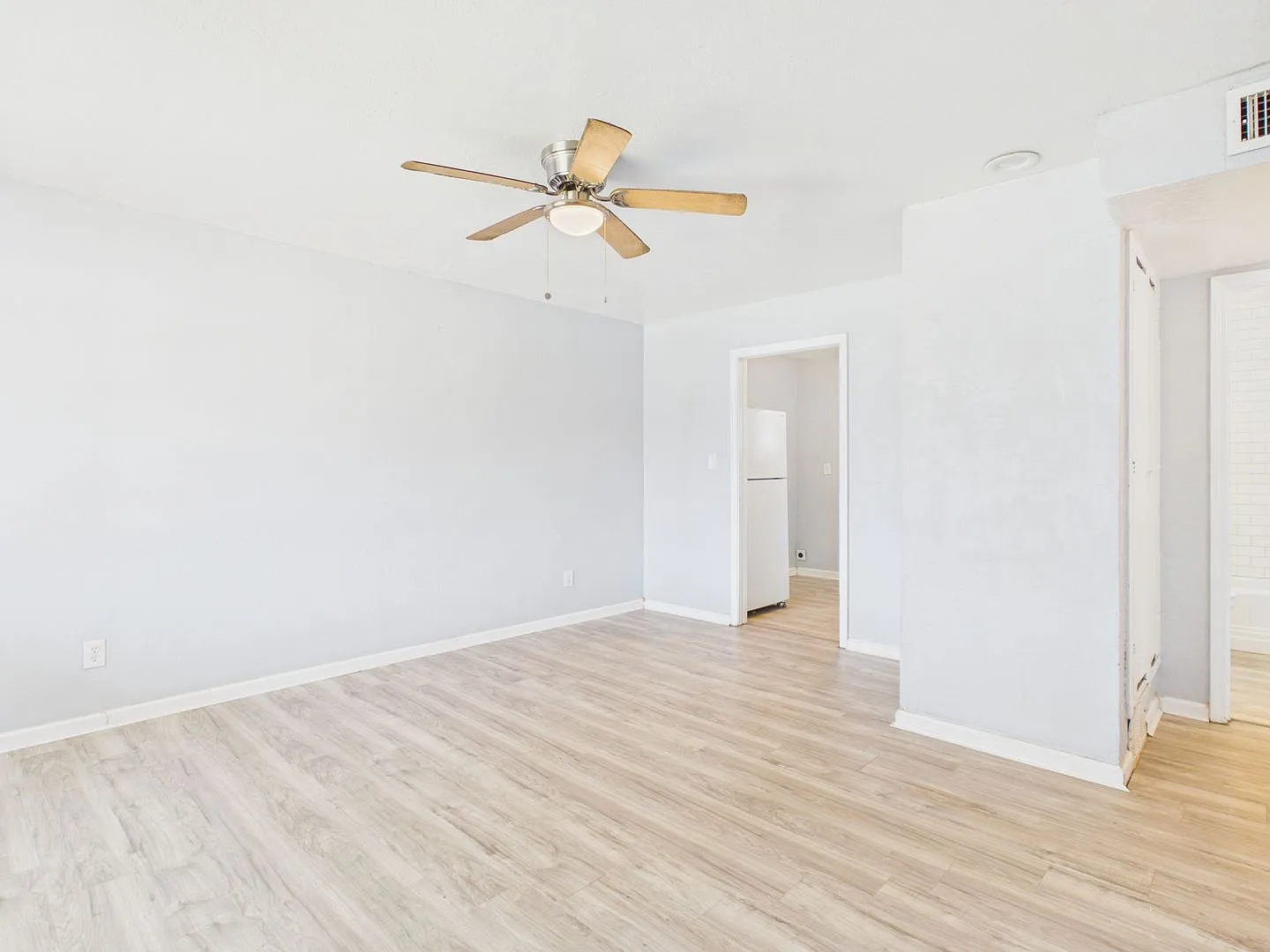 2716 Duncan A — Photo 2