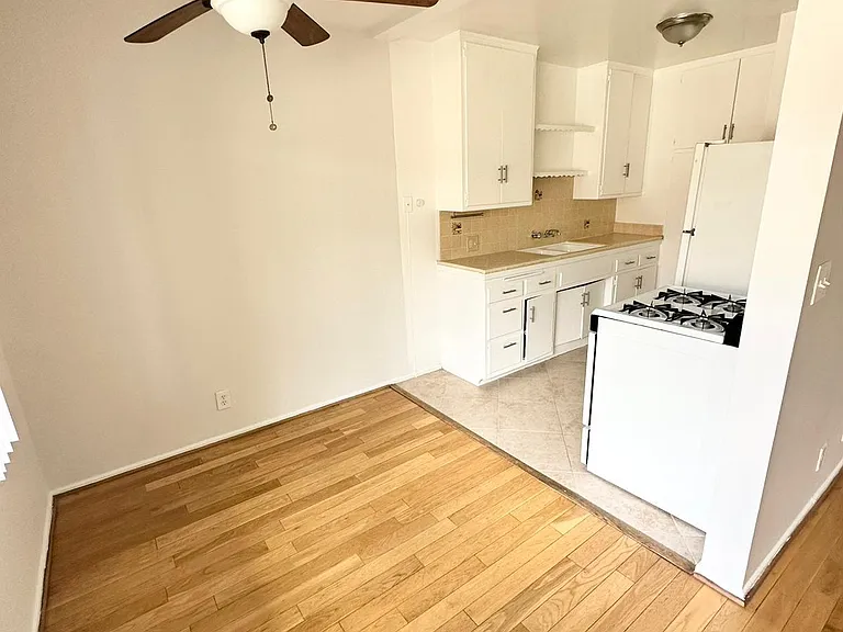1038 N Sierra Bonita Ave #6 — Photo 2
