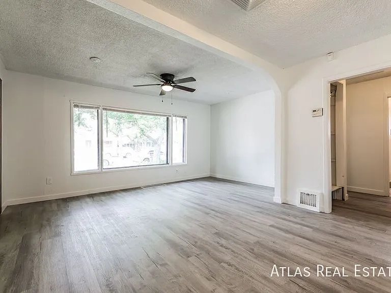 628 S Stuart St — Photo 4