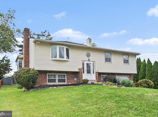 24 School Ln, Willow Grove, PA 19090